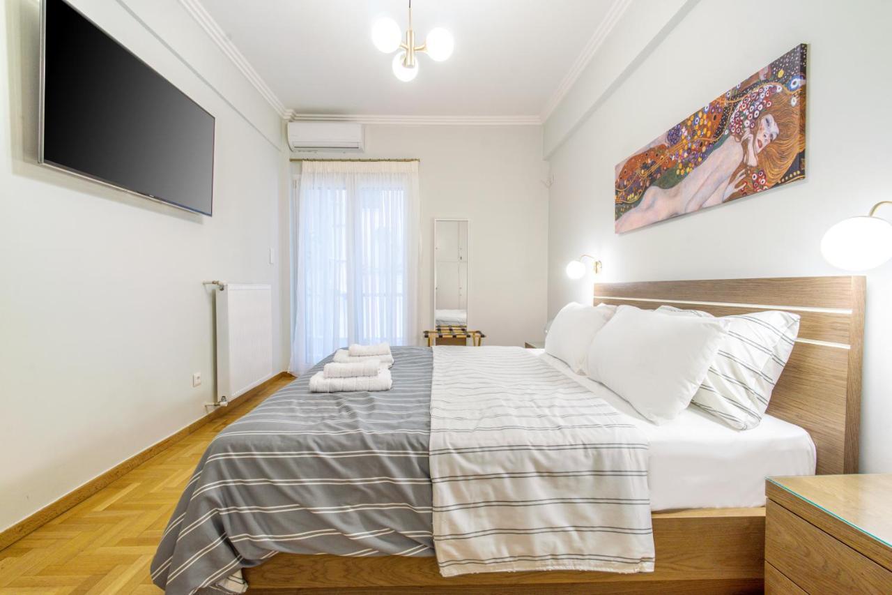 Urban Luxury On A Quiet Street In The Center Of Athens Apartment Exterior photo