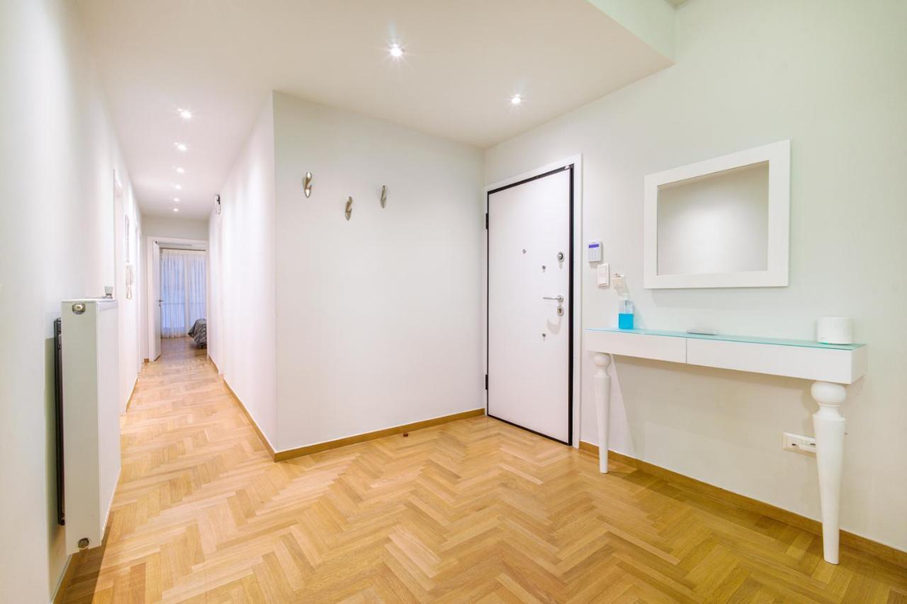 Urban Luxury On A Quiet Street In The Center Of Athens Apartment Exterior photo