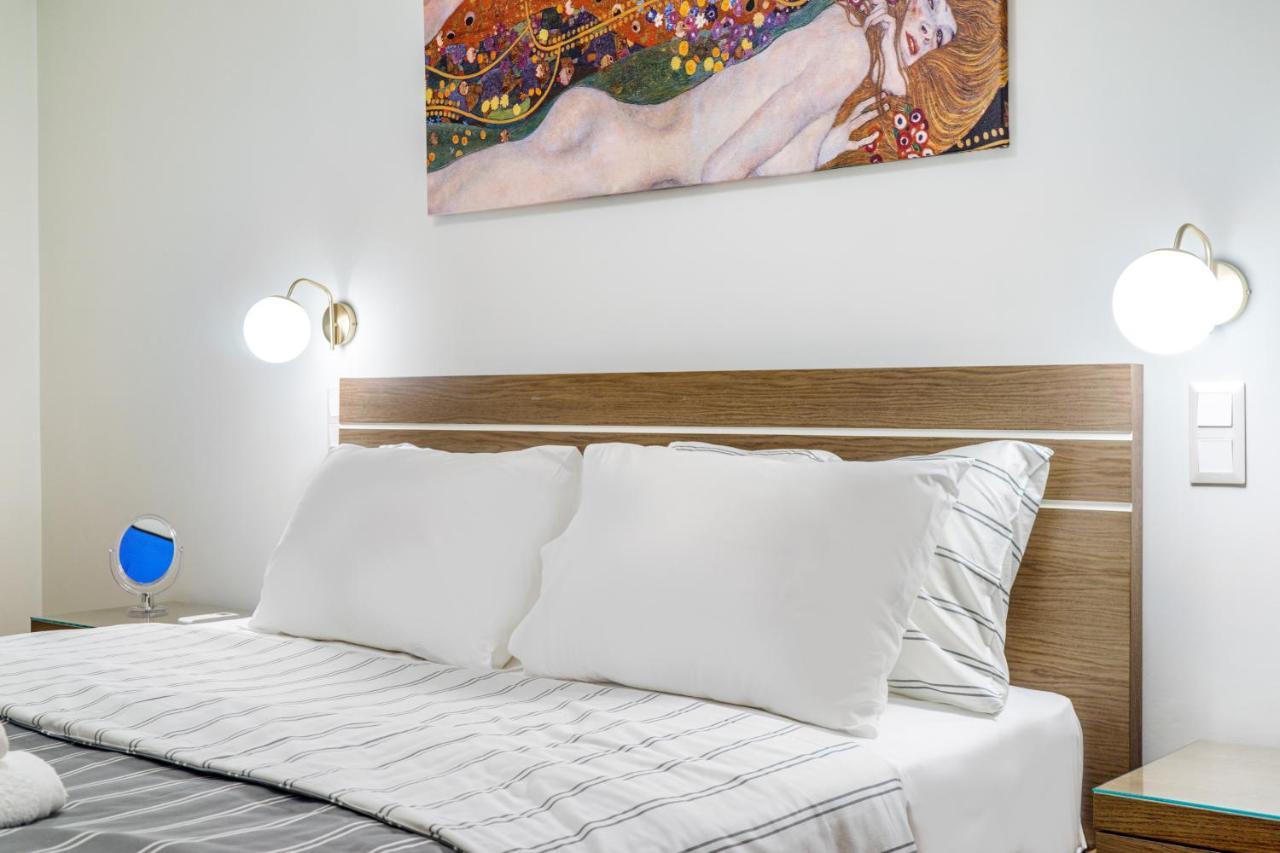 Urban Luxury On A Quiet Street In The Center Of Athens Apartment Exterior photo