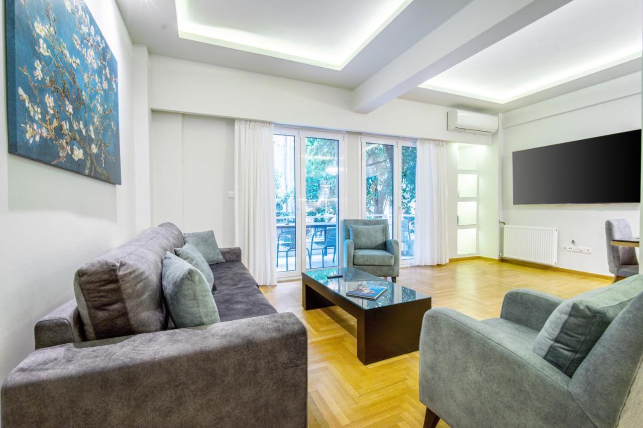 Urban Luxury On A Quiet Street In The Center Of Athens Apartment Exterior photo