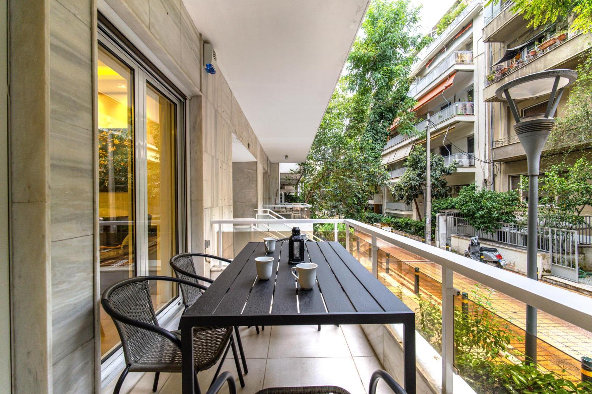 Urban Luxury On A Quiet Street In The Center Of Athens Apartment Exterior photo